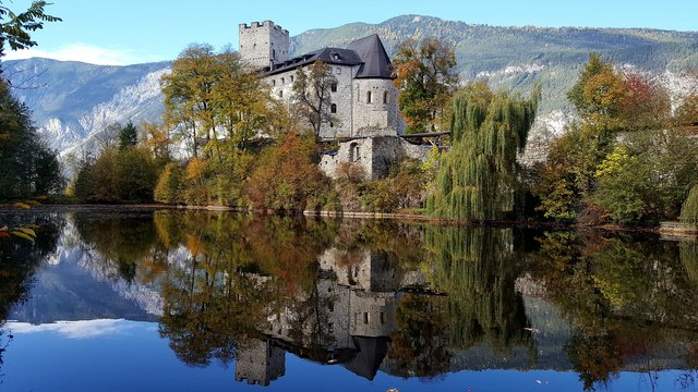 ...bei Silz sieht herbstlich bunt umrahmt einfach märchenhaft aus!