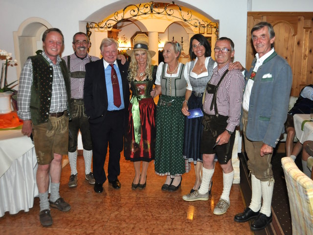 Das Siegerteam "Hot Chilli's" aus Waidring mit Manager Gerhard Pühringer, GCC-Obmann Martin Unterrainer und Vize-Obmann Dr. Franz Pistoja beim Martini Gansl Turnier am Lärchenhof. | Foto: Schwaiger