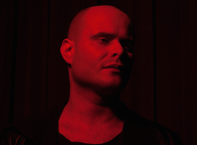 David Pfister ist neben seiner journalistischen Tätigkeit als Musiker tätig. Derzeit steht er bei den "Buben im Pelz" und "The Devil & The Universe" auf der Bühne.