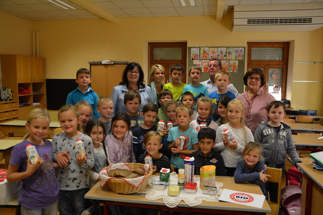 Beim Schulmilchtag erhielten die Schüler der Volksschule St. Urban Informationen zur Milch aus erster Hand | Foto: KK
