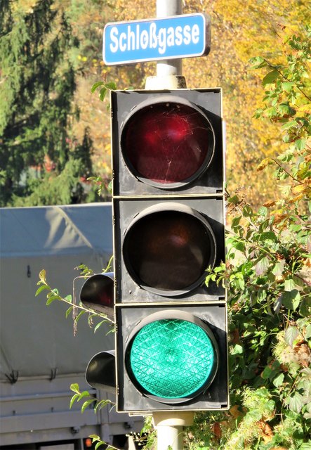 Es gibt wieder "grünes" Licht, bei der Fahrt über die sanierte Schlossgasse in Villach.
