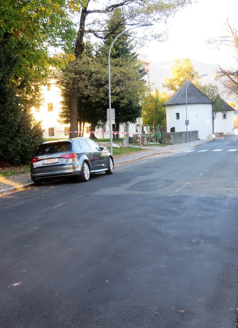 Die "Rumpelpiste" wurde, so gut es ging, von fleißigen Arbeitern saniert.