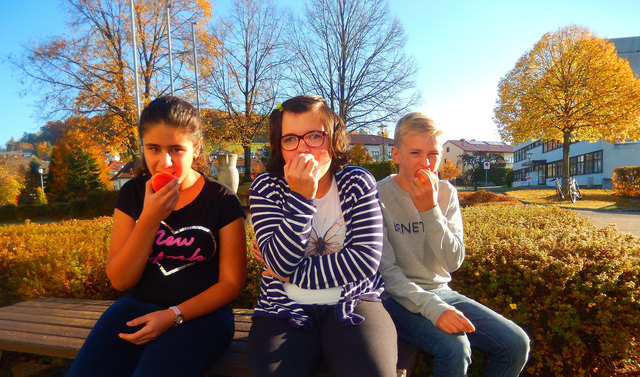 Merve, Magdalena und Simon lassen´s sich schmecken