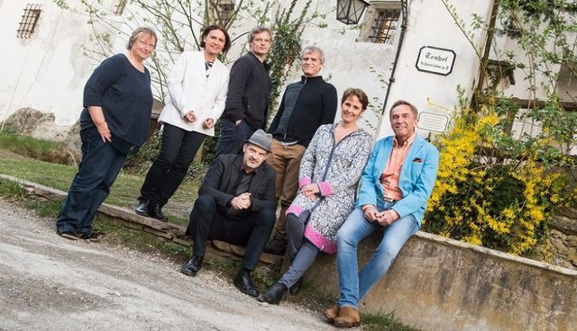 Lydia Burchhardt, Renate Sauer, Tristan Schulze, Fabio Accurso, Johanna von der Deken und Superintendent Manfred Sauer sowie Wolfgang Muthspiel (vlnr)

in Kooperation mit der Trigonale, unter der Leitung von Stefan Schweiger, gesponsert von der Privatstiftung der Kärntner Sparkassen | Foto: KK