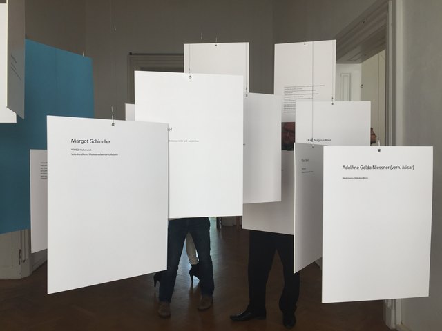 Nicht nur der Inhalt, auch die Art der Präsentation reflektiert den Umgang mit der Konstruktion von "Heimat".
