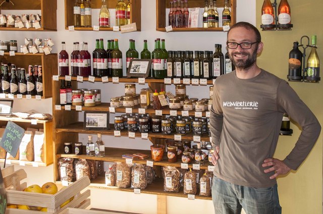 Dietmar Püringer in seiner neuen Weinviertlerie am Schwendermarkt.