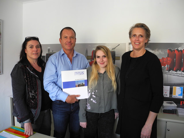 Christa Ambrosch, Inhaber Claudius Ambrosch, Katharina Ambrosch, "Frau in der Wirtschaft"-Bezirksvertreterin Vera Sares