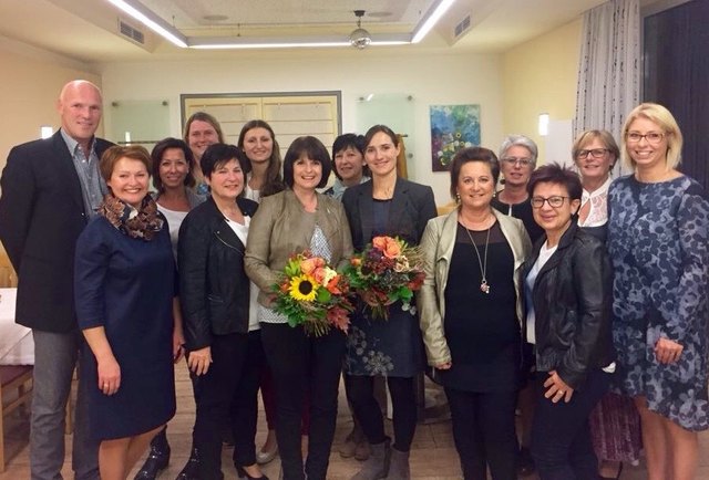 Frau in der Wirtschaft-Ortsgruppe Sinabelkirchen mit der neu gewählten Obfrau und Obfrau-Stellvertreterin.