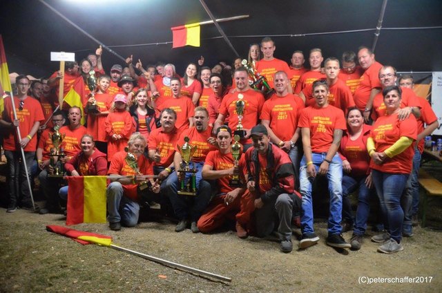 Das Team feierte sich nach dem Staatsmeistertitel selbst.