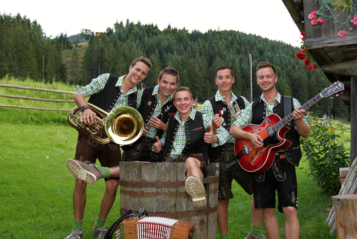 Die Band „Alpenfieber“ spielt beim Jungbauernball der Landjugend Schwoich am 4. November auf.