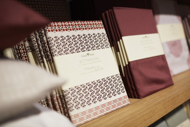 Dekorative Bettwäsche macht das Schlafzimmer erst so richtig gemütlich. | Foto: Grüne Erde