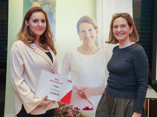 Gamechanger Finisage im WIFI Salzburg: Siegerin Eva Maria Mrazek mit Johanna Maier | Foto: Neumayr