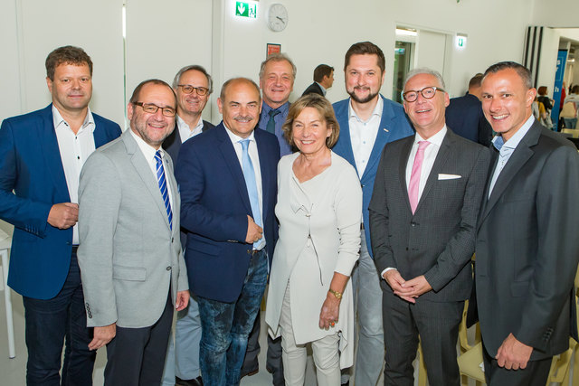 Johannes Zederbauer, Prorektor NDU, Gottfried Wieland, Kurator WIFI NÖ, Andreas Hartl, Institutsleiter WIFI NÖ, Günther Hofer, Obmann WKNÖ FG Werbung, Franz Wiedersich, Direktor WKNÖ, Sonja Zwazl, Präsidentin WKNÖ, Damian Izdebski, Keynotespeaker, Herbert Grüner, Rektor NDU, Clemens Grießenberger, Geschäftsführer WKNÖ FG Werbung