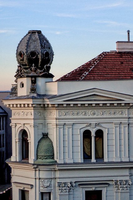 Den Eckturm des Hauses Kalvarienberggasse/Jörgerstraße