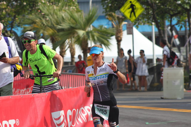 Michaela Rudolf auf ihren letzten Metern ihres abschließenden Marathons auf Hawaii. | Foto: privat