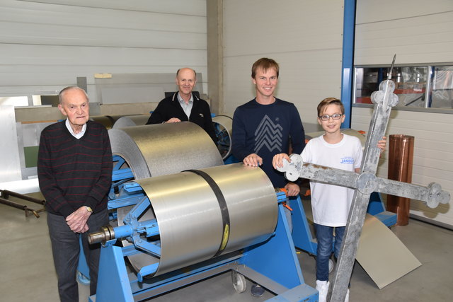Johann, Manfred senior und Manfred junior (von links) waren bzw. sind begeisterte Spengler, Florian (rechts) will in ihre Fußstapfen treten.