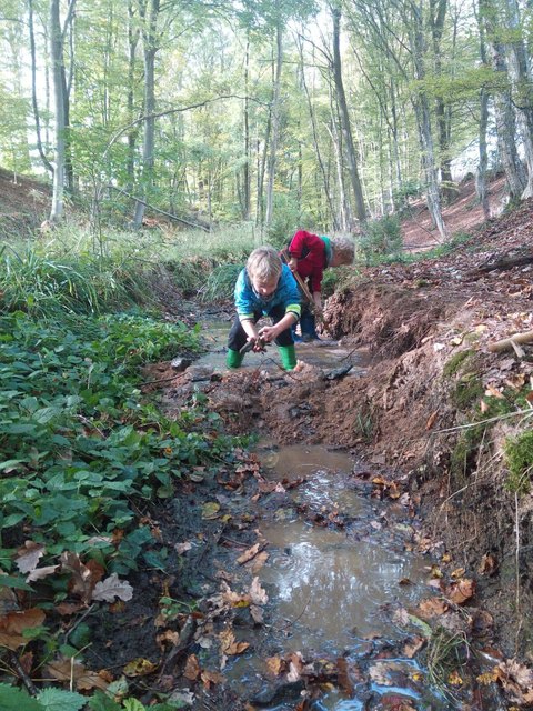 Beim Spielen in der freien Natur