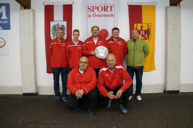 Hinten von links nach rechts: Sektionsleiter Johann Jost, Spieler Peter Zeiringer, Roland Katzianer, Thomas Pompernigg und Betreuer Helmut Stubenberger
Unten von links nach rechts: Erwin Herbst und Erich Schnepf