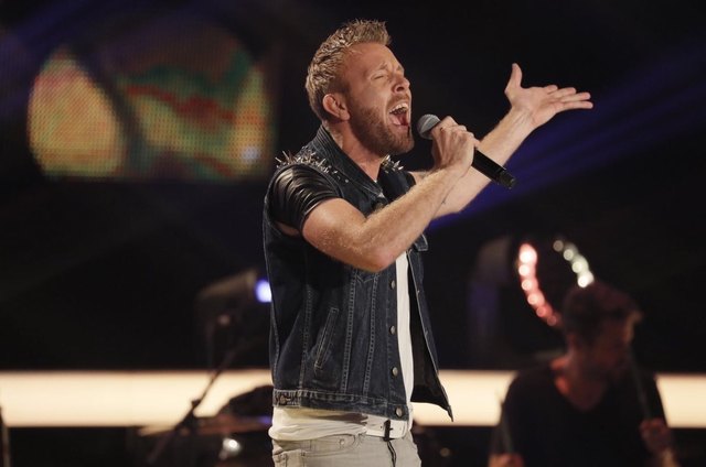 Chris Bertl singt "Rise like a Phoenix" von Conchita. | Foto: SAT1/ProSieben/Richard Hübner