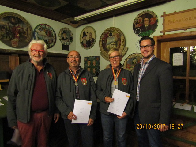 KK Gewehr sitzend frei, 2. Schindl Robert, 3. Schindl Agnes