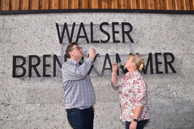 Edelbrandsommelier Matthias Seidl mit seiner Frau Marianne.