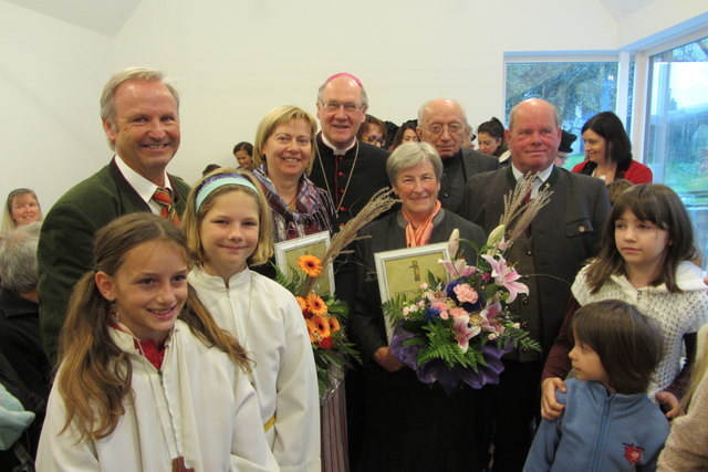 25 Jahre als Mesnerinnen aktiv: Annemarie Kramer und Maria Innerwinkler wurden vor versammelter Pfarrgemeinde geehrt | Foto: KK