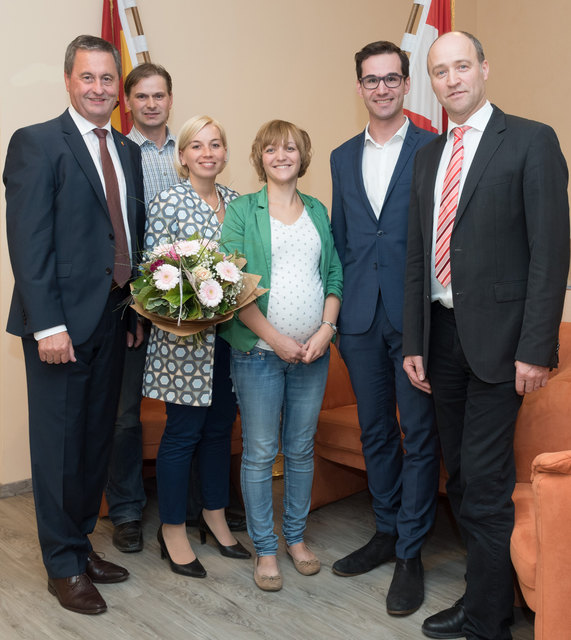 Helmut Templ, Gemeindevorstand Karl Pühringer, Vzbgm. Antonia Illecker, Fraktionsobfrau GR Elisabeth Prechtl, Gemeindevorstand Walter Lazelsberger, Bezirkshauptmann HR Manfred Hageneder. | Foto: Thomas Markowetz