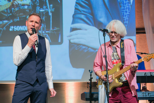 Artmayr gab zu späterer Stunde Austropop-Songs zum besten. | Foto: cityfoto.at