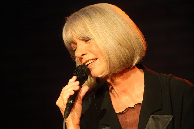 Erika Pluhar singt gemeinsam mit MoZuluArt. | Foto: Andreas Mueller