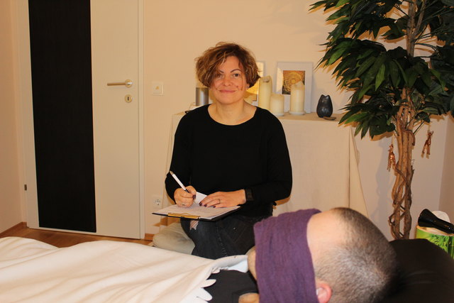 In ihrer Praxis am Brunnenmarkt hält Katrine Hütterer ihre Cochings und Rückführungen ab.