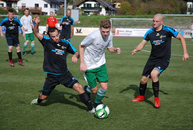 Scheffau (am Ball Florian Seiwald) gewann knapp.