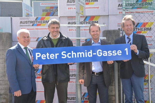 Vizebgm. Friedrich Luisser (li.) mit Austrotherm-Werksleiter Manfred Bieber, Peter Schmid und Bgm. Kurt Maczek | Foto: Michael Strini