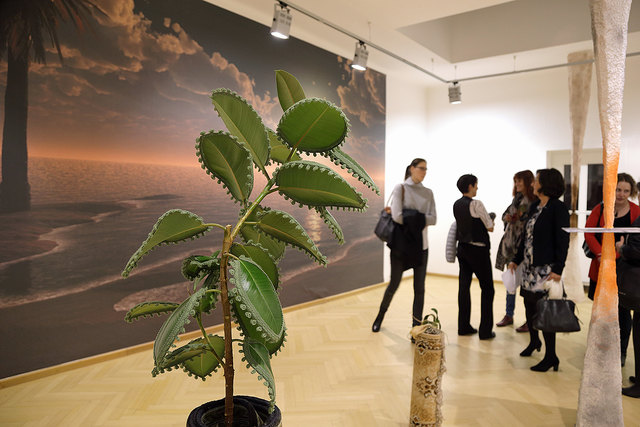 DA VASE KAPUTT, VERKAUFE ICH DIE BLUMEN * Catrin Bolt, Regula Dettwiler, Hannes Zebedin ...