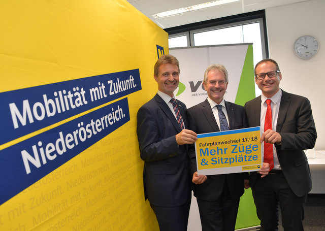 2 Millionen Zugkilometer und 33.000 Sitzplätze mehr für Niederösterreichs Pendler. Diesen Mehrwert für Zugfahrer bringt der Fahrplanwechsel am 10. Dezember 2017. Im Bild: VOR-Geschftsführer Wolgfang Schroll, Verkehrslandesrat Karl Wilfing und ÖBB-RM-Ost Michael Elsner