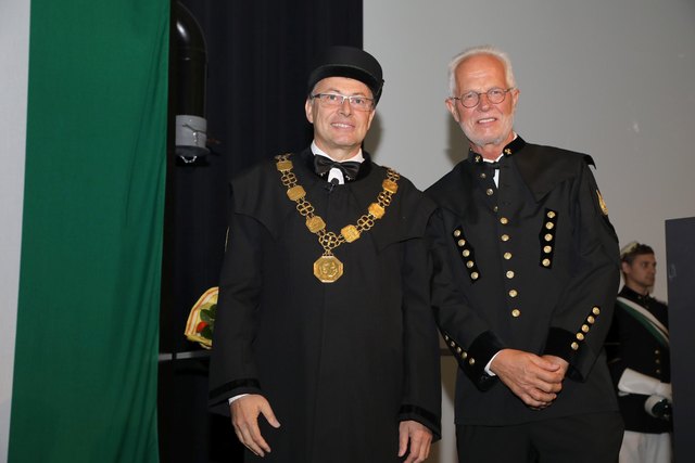 Rektor Wilfried Eichlseder mit Peter Uggowitzer, dem neuen Professor für Legierungsdesign von Leichtmetallen (v.l.).