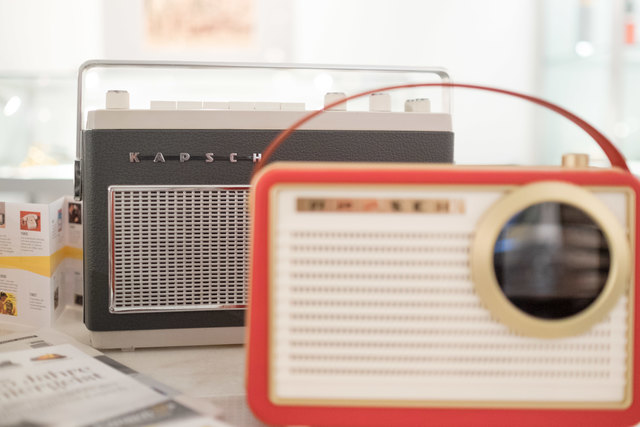 Zwei Radiogeräte von Kapsch | Foto: Arnold Burghardt