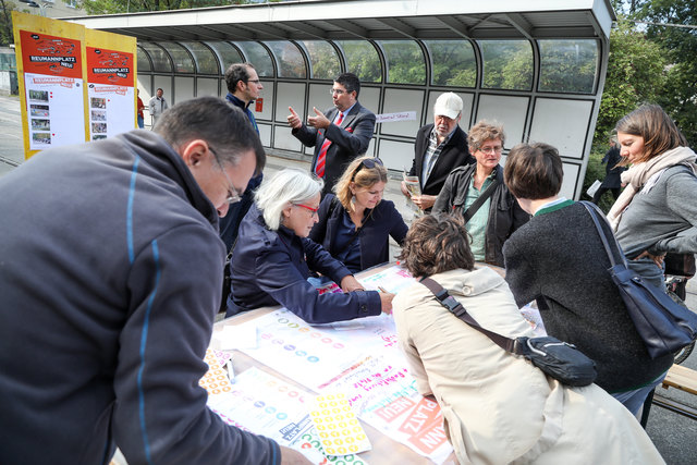 Mit Eifer machten die Favoritner bei der Neuplanung des Reumannplatzes mit. Die ersten Pläne gibt es am 7. November. | Foto: Christian Fürthner