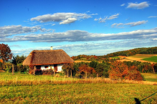Weinkeller im bunten Herbst