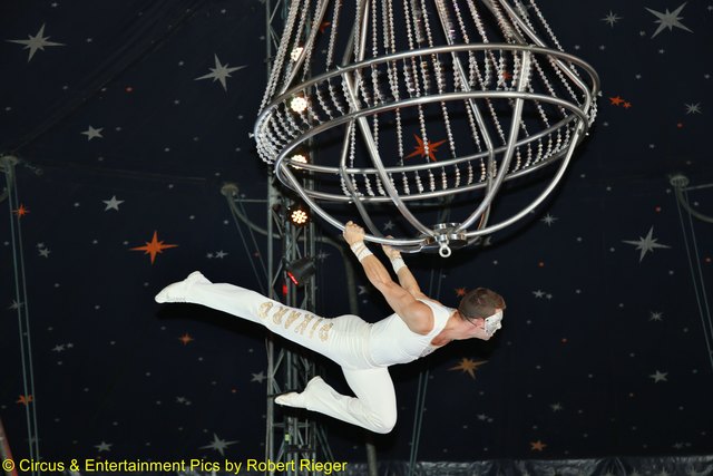 Fotos : (c) Circus & Entertainment Pics by Robert Rieger - Robert Rieger Photography