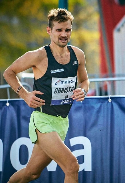 Christian Steinhammer kurz vor dem Ziel seines ersten Marathons. | Foto: privat