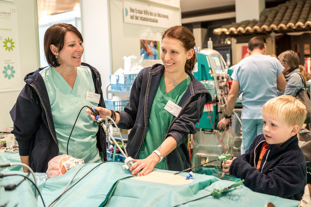 "Schlüssellochchirurgie" ist zwar nicht kinderleicht, aber auch für die Kleinsten interessant. | Foto: Adi Aschauer
