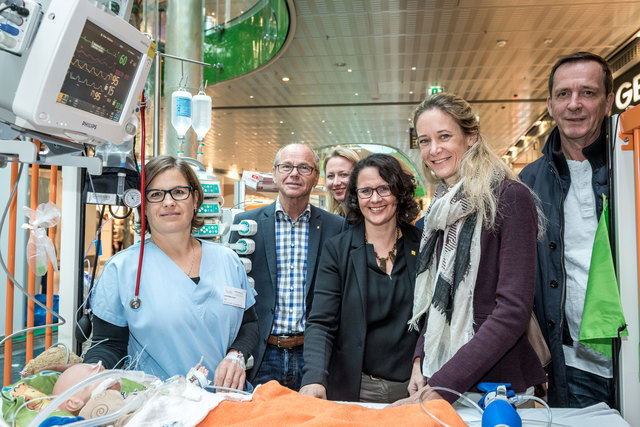 Ein Großaufgebot der heimischen Politik war bei der Eröffnung der Pflegestraße im Europark dabei. | Foto: Adi Aschauer