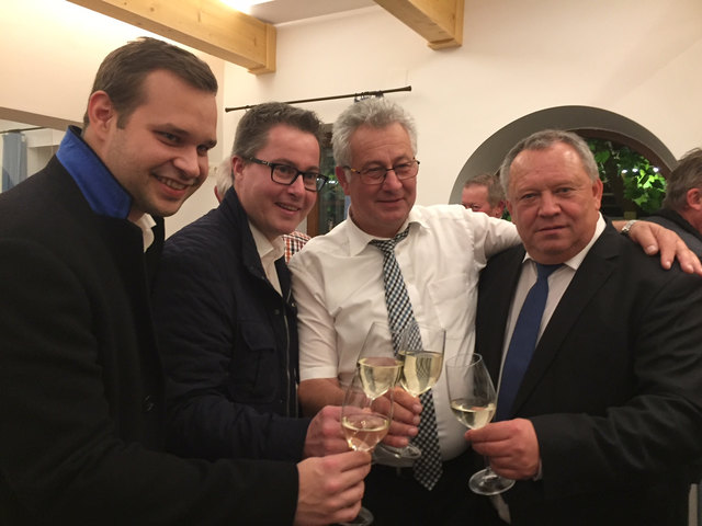 Weiden am See: Thomas Ranits, LA Markus Ulram und 2. LT-Präs. Rudi Strommer gratulierten dem alten und neuen Bürgermeister Willi Schwartz. | Foto: ÖVP