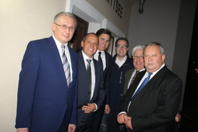 Kittsee: Hannes Hornek bekam Besuch nach seinem Wahlsieg.