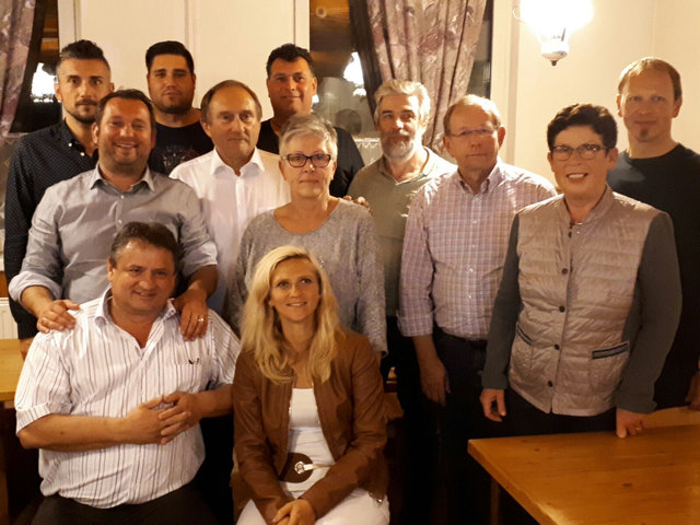 Zurndorf: Werner Friedl mit seinem Team freut sich über den Sieg. | Foto: SPÖ Zurndorf