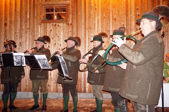 Die Jagdhornbläser Petzen umrahmen die Messe musikalisch | Foto: KK
