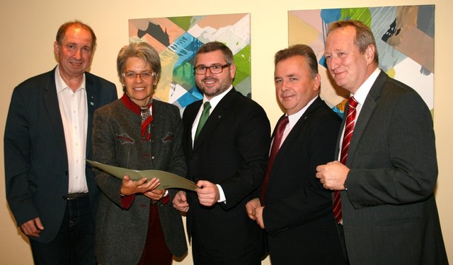 Bürgermeister Karl Elsigan, Landesrätin Petra Bohuslav, Landesrat Ludwig Schleritzko, LAbg. Franz Mold und Regionalberater Josef Wallenberger (v.l.).
