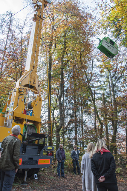 Kunden und Interessenten überzeugten sich selbst von der lärm- und geruchsschonenden Version der Konzeptmaschine, die Koller weltweit als erste Firma mit einem Hybridmotor entwickelte. | Foto: Koller