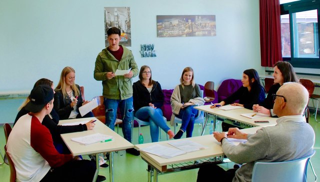Moderierte Diskussion mit den Schülern.