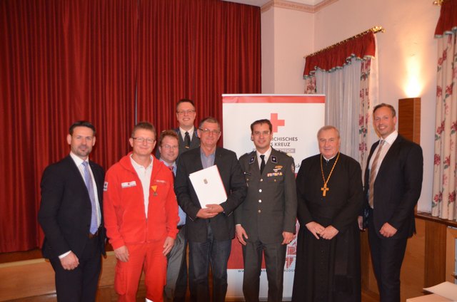 von links nach rechts
Abgeordneter zum NR Friedrich Ofenauer, Manfred Edlinger, Viezebürgermeister Christoph Artner, Christoph Eder, Ernst Hackl, Michael Prunbauer, Probst Maximilian Fürnsinn, Bezirkshauptmann Stellvertreter Christian Steger